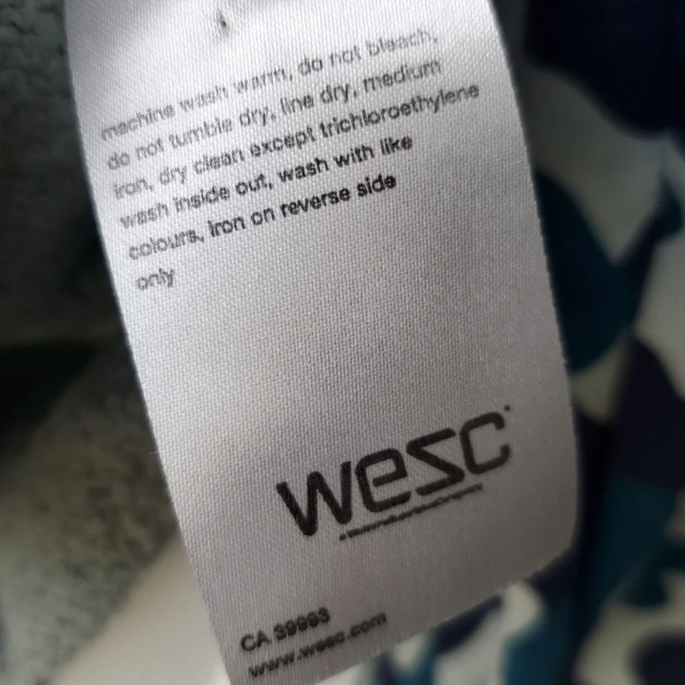 Wesc Men's Bomber Fleece Jacket Blue and Gray Camo Size Small